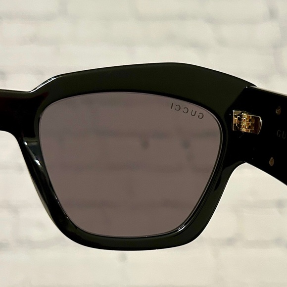 Like New Black Gucci GG Sunglasses (Size Large) - Picture 7 of 13